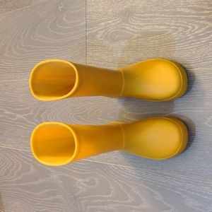 Zara Yellow Rain Boots Size 10.5 (6.6 inches)
